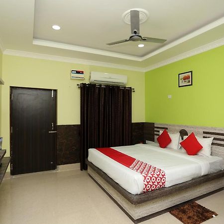 Oyo 24317 Aditya Guest House 3 Bhubaneswar Esterno foto