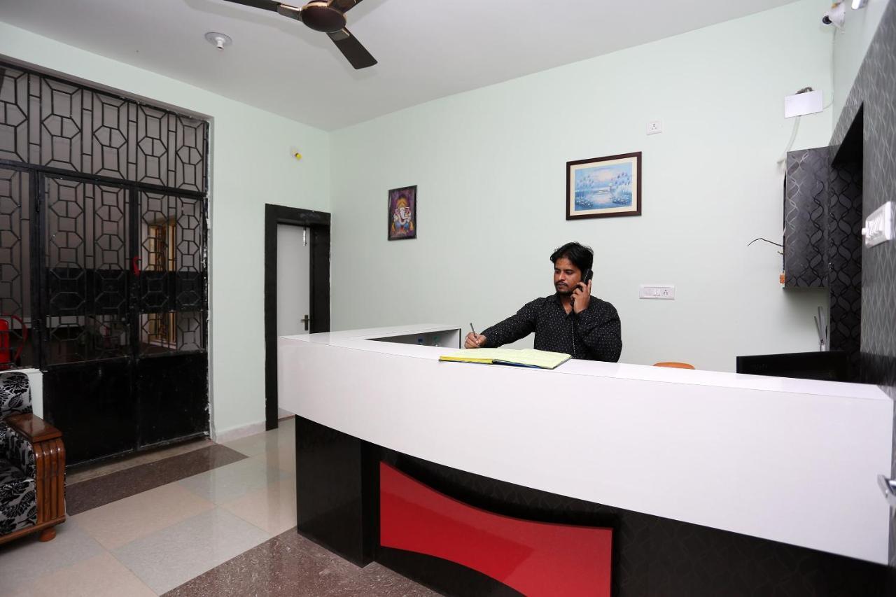 Oyo 24317 Aditya Guest House 3 Bhubaneswar Esterno foto