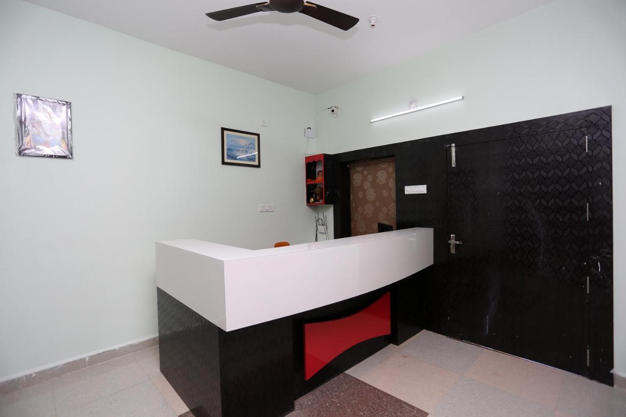 Oyo 24317 Aditya Guest House 3 Bhubaneswar Esterno foto
