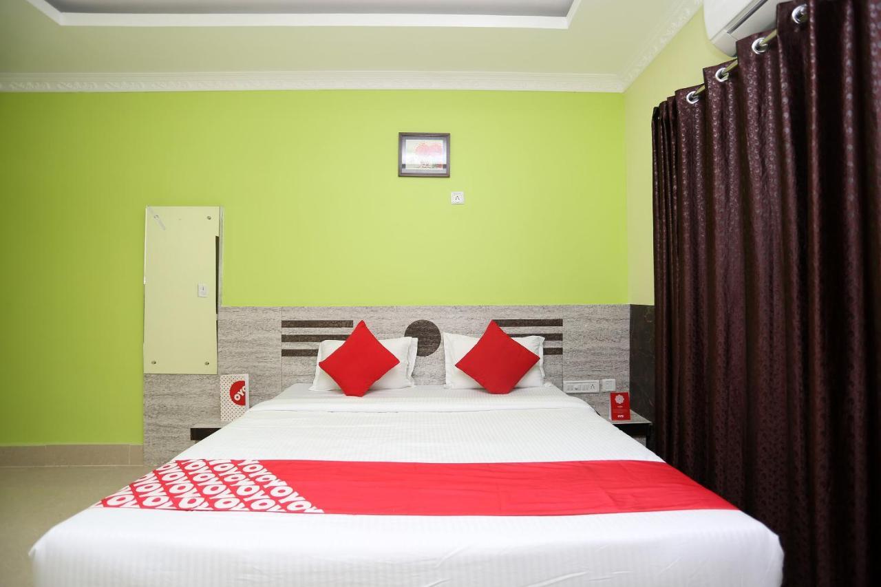 Oyo 24317 Aditya Guest House 3 Bhubaneswar Esterno foto