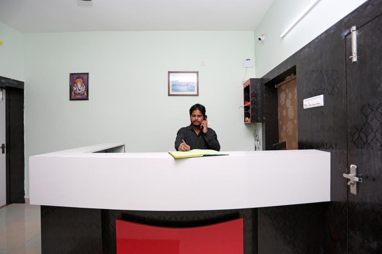 Oyo 24317 Aditya Guest House 3 Bhubaneswar Esterno foto