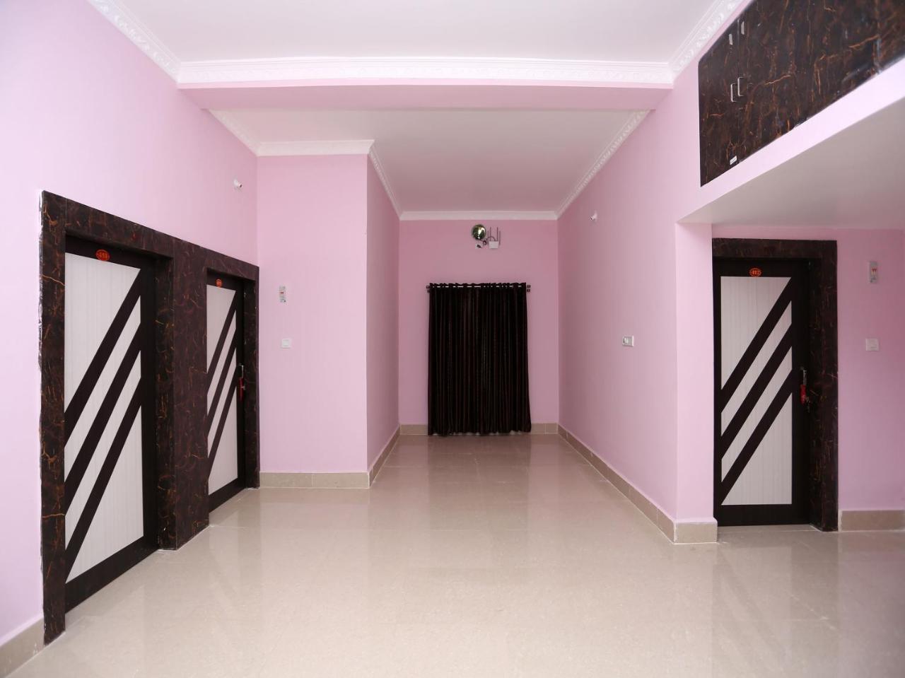 Oyo 24317 Aditya Guest House 3 Bhubaneswar Esterno foto