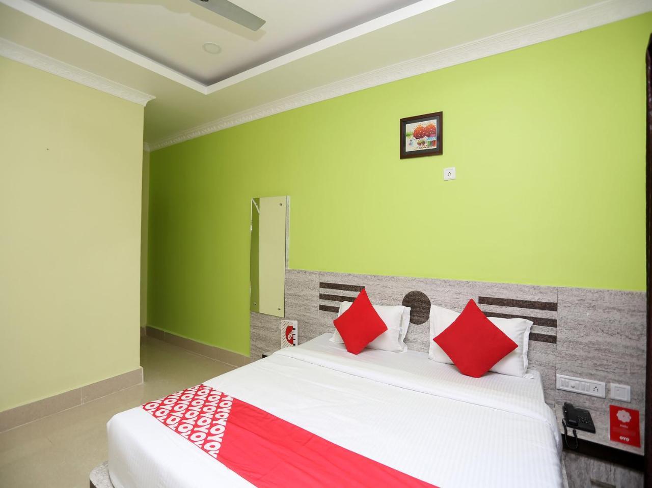 Oyo 24317 Aditya Guest House 3 Bhubaneswar Esterno foto