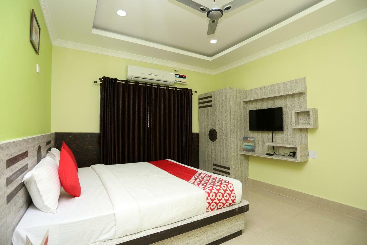 Oyo 24317 Aditya Guest House 3 Bhubaneswar Esterno foto